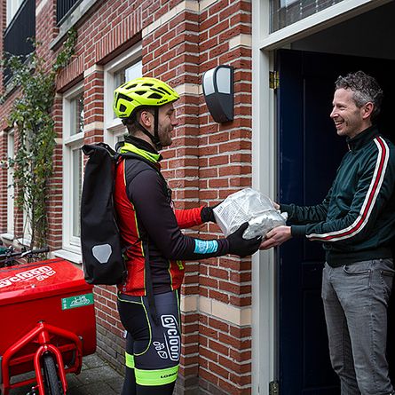 Cycloon Fietskoeriers neemt oude apparaten mee in heel Den Haag