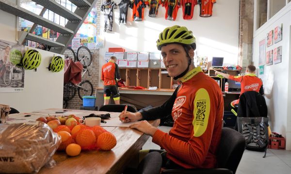Marco Eerkes is sinds 2016 fietskoerier en inmiddels ook bedrijfsleider bij Cycloon Fietskoeriers Zwolle.