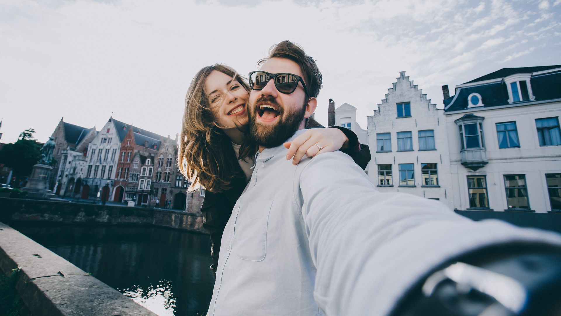 vriend en vriendin kopen hun droomhuis | Het Notarieel